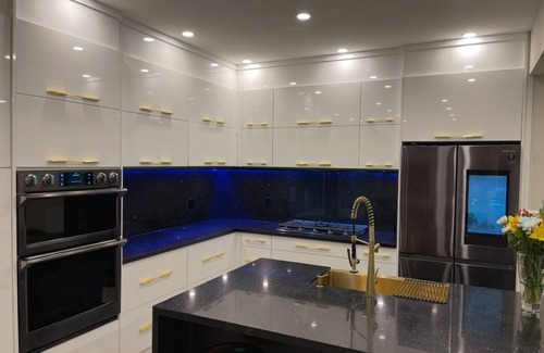 Churchill Meadows House | YOUR HOME AWAY FROM HOME.Best Family Neighourhood, Close to all Attraction