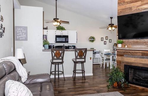 Alta Mesa Community Association Condo | Your Home away from Home, Beautifully Updated in Alta Mesa Châteaux. Mesa AZ