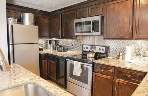 Dallas House | Your home away from home awaits you!