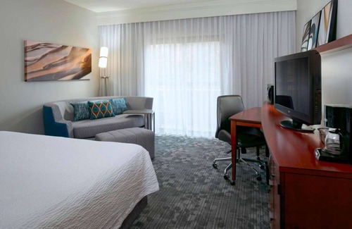 Waldron Hotel | Your Home Away From Home! Pet-Friendly Unit! W/Airport Shuttle Service!