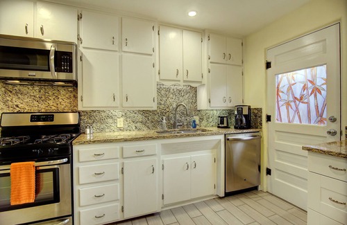 Highland Business House | Your home in Nob Hill, Explore Route 66 fun & adventure 2 beds, 1 bath, walkable