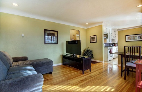 Highland Business House | Your home in Nob Hill, Explore Route 66 fun & adventure 2 beds, 1 bath, walkable
