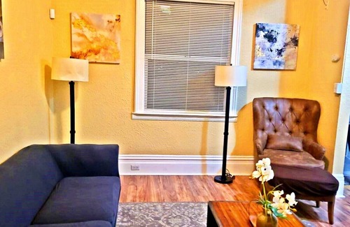 Ralph Bunche House | Your home minutes to Downtown
