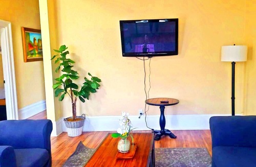 Ralph Bunche House | Your home minutes to Downtown
