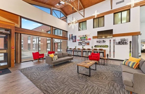 Cedar City Hotel | Your Ideal Base for Park Adventures & Exploration! Free Breakfast, Pool Access!