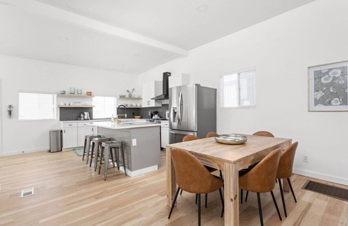 Indianapolis House | Your Indy HQ | Sleeps 7 | Furry Friends Welcome