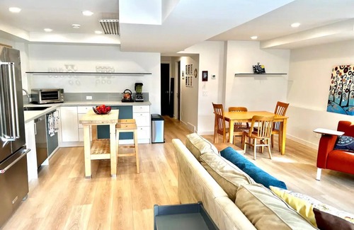 Kensington Apartment | Your Kensington Home for Stampede or Folk Fest! Sleeps 6.