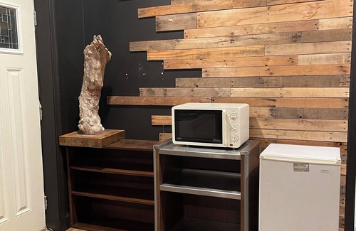 Silver Spring House | YOUR KING-SIZE BED in A Master Bedroom plus 2 SLEEPING SOFAS - WHOLE SUITE 64.