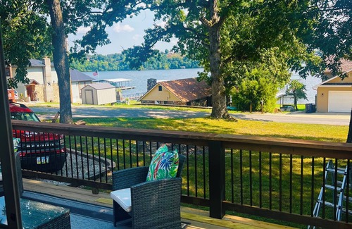 Sunrise Beach House | Your Lake Getaway at 38mm – Views, Comfort, Peaceful Vibes…and WIFI!