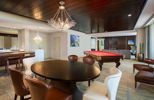 Ludlam Hotel | Your Miami Retreat - Close to Airport and Conventions! Free Airport Shuttle