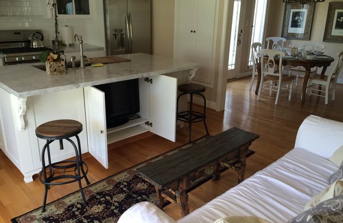 West Los Angeles House | Your own 2/1 HOUSE with large GARDENS and remodeled CHEF’S KITCHEN in West LA