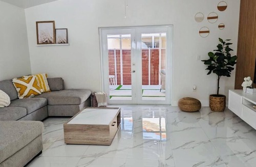 Hialeah House | Your own home in Hialeah!
