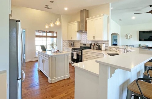 Van Alstyne House | Your own Private Farmhouse on Stunning Horse Ranch