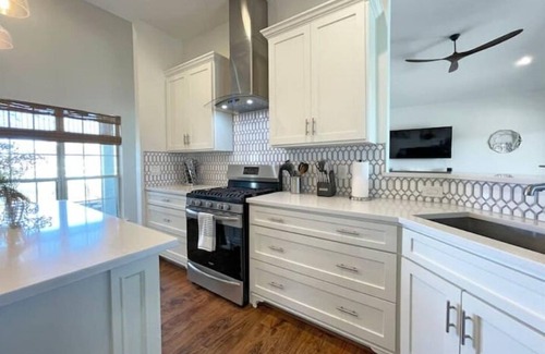 Van Alstyne House | Your own Private Farmhouse on Stunning Horse Ranch