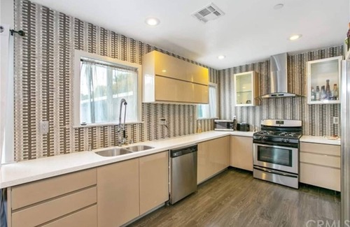 Studio City Villa | Your Own Private RESORT!🏝9BR/10BA Gated Compound✰ HUGE Pool, Gym, Yard, Parking