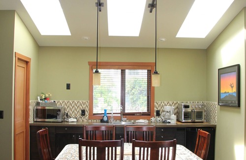 Central Okanagan Apartment | Your private pool & hot tub awaits/Perfect getaway for families & friendsnnnnn