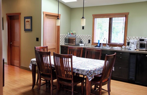 Central Okanagan Apartment | Your private pool & hot tub awaits/Perfect getaway for families & friendsnnnnn