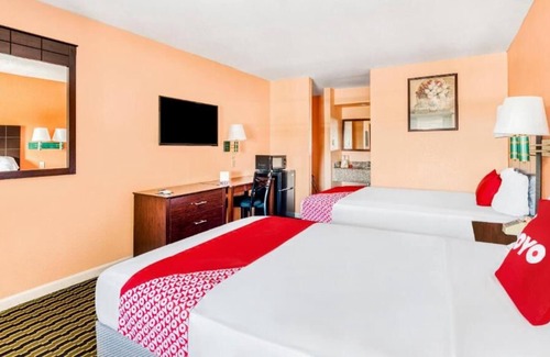 Channelview House | Your Stylish Texas Getaway! 2 Relaxing Units, Free Parking, Pets Allowed!