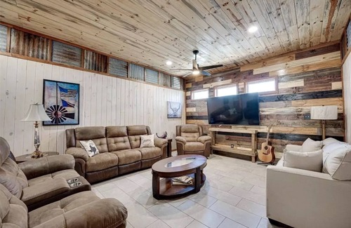 Waxahachie Other | Your Ultimate Texas Retreat with Stunning Views, Hot Tub, Game Room, and More!