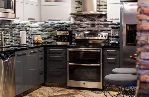 Las Vegas Resort | Your Vegas Oasis, Steps from the Strip! Holiday Inn Desert Club-Studio