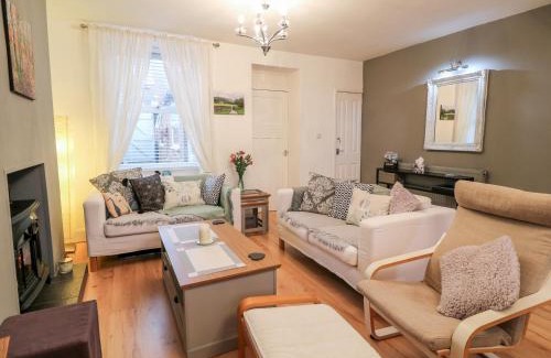 Rhiwbryfdir House | Yr Adfa The Retreat