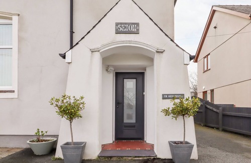 Brynrefail Cottage | Yr Hen Festri