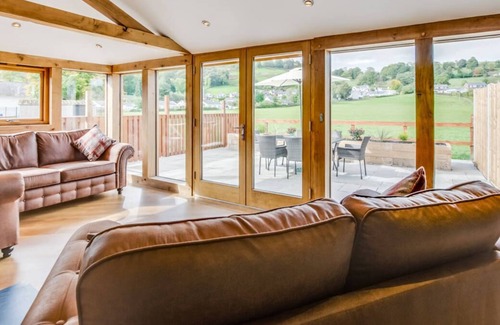 Llanycil House | Ysgubor Llew Coch in the beautiful Bala