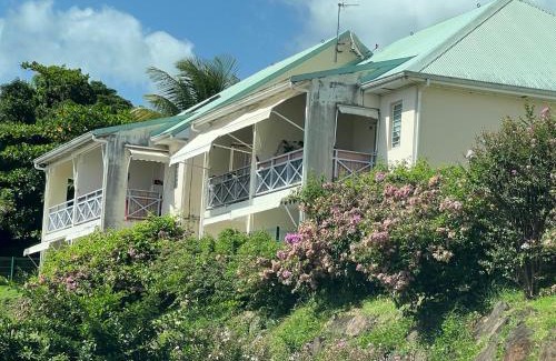 Saint-Claude Apartment | Zabana Lodge, dans un jardin tropical avec piscine