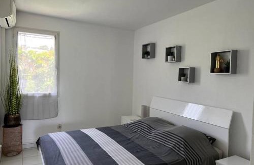 Saint-Claude Apartment | Zabana Lodge, dans un jardin tropical avec piscine