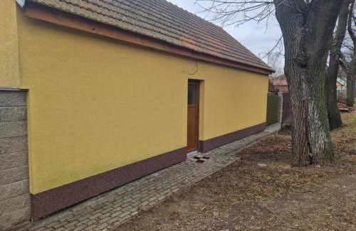 Golcuv Jenikov Apartment | Zahradní domek