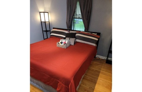 Ferguson House | Zaire's Palace 3 bedroom family friendly home!