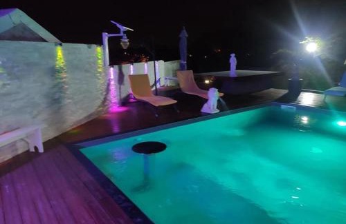 Damencourt Apartment | ZANNAMALAKA 2 F1 POUR UN GROUPE DE 4 Avec Piscine