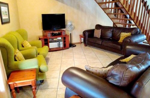 Leeupoort Villa | Zebula Golf and Wildlife Estate - Njala Crossing Pax 13 - Moi Signature Luxury villa