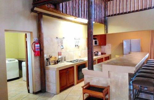 Leeupoort Villa | Zebula Golf and Wildlife Estate - Njala Crossing Pax 13 - Moi Signature Luxury villa