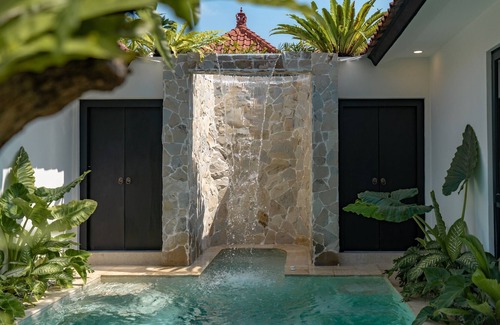 Sanur Villa | Zee Design ~ Lux Pool Villa & Spa ~ 3BDR Close to Beach