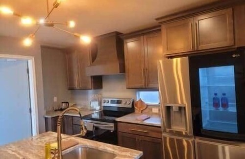 Royal Oak Apartment | *Zen* Entire King suite w rooftop spa, @MicroLux