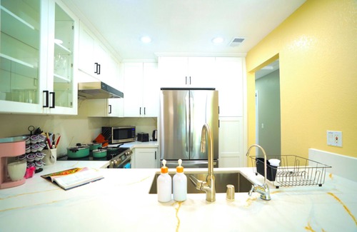 Edenvale Condo | Zen Minimalist 2BR Condo: Prime Location + AC