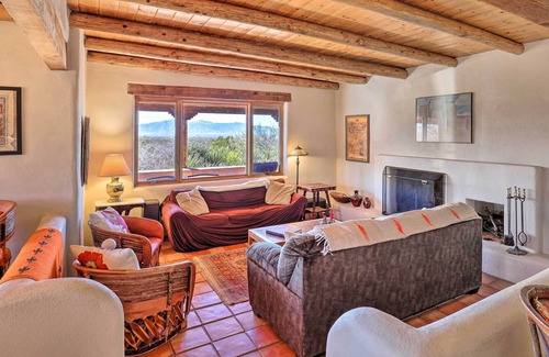 Tombstone House | Zen Retreat w/ Guest Home & View, 13 Mi to Town!