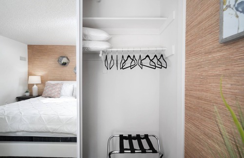 Monrovia Apartment | Zen Retreat W/♛King Bd,♥ of DT, Near Hospitals