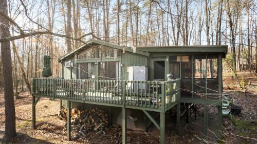 The Woods Ski Chalet | Zen Vibe w Fireplace Grill Deck & Screened Porch