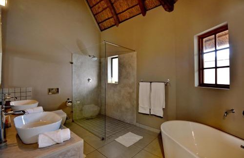 Vaalwater Cabin | Zenara Lodge 2