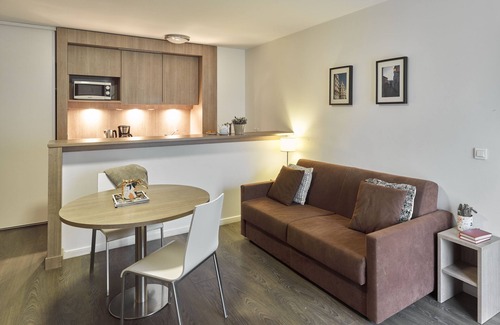 Roissy-en-France House | Zenitude Hôtel - Résidences Roissy Village