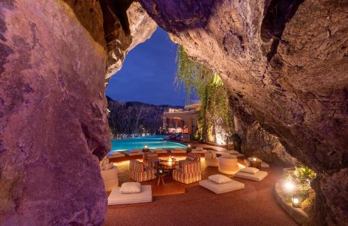 Wulingyuan House | Zhangjiajie Qishi Li Cave Homestay of East Gate Entrance of Zhangjiajie National Forest Park