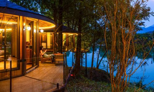 Yongding House | Zhangjiajie YOLO RELIAN Mt and River Collection-Riverside hotel with sunrise,sunset views, ticket service for attractions, afternoon tea,coffee, and laundry service