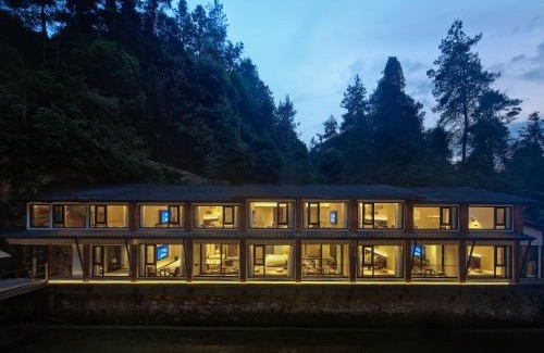 Wulingyuan Bed & Breakfast | Zhangjiajie ZEN Retreat-FairyLand,200 Meters to Secret Realm, MINI Forest Park, River Tracing,Hiking Route, Attraction Tickets Serivce, Free Shuttle to East Gate of Park, Free One Way Pick-up Service,Top Facility,Affordable Luxury,and New Designer Hotel