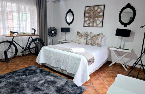 Boksburg House | Zhantique Guest House 1- Unit 4