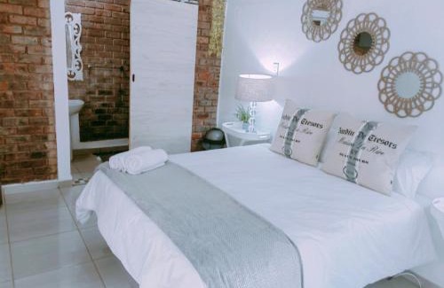 Boksburg Apartment | Zhantique Guest House 1- Unit 2