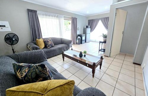 Boksburg House | Zhantique Guest House 2- Unit 6