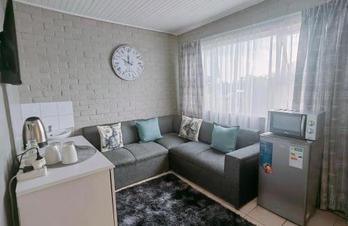 Boksburg House | Zhantique Guest House 2- Unit 9
