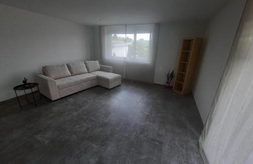 Goldingen Apartment | Zimmer 1, Haus der Begegnung